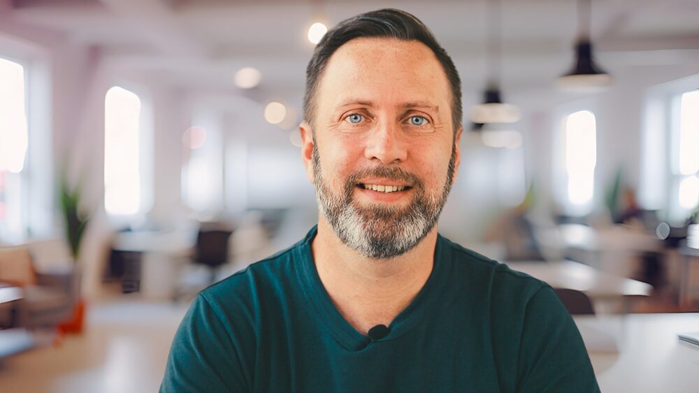 Portrait de Jean-Baptiste Lapeyre, consultant marketing Caracole Stratégies